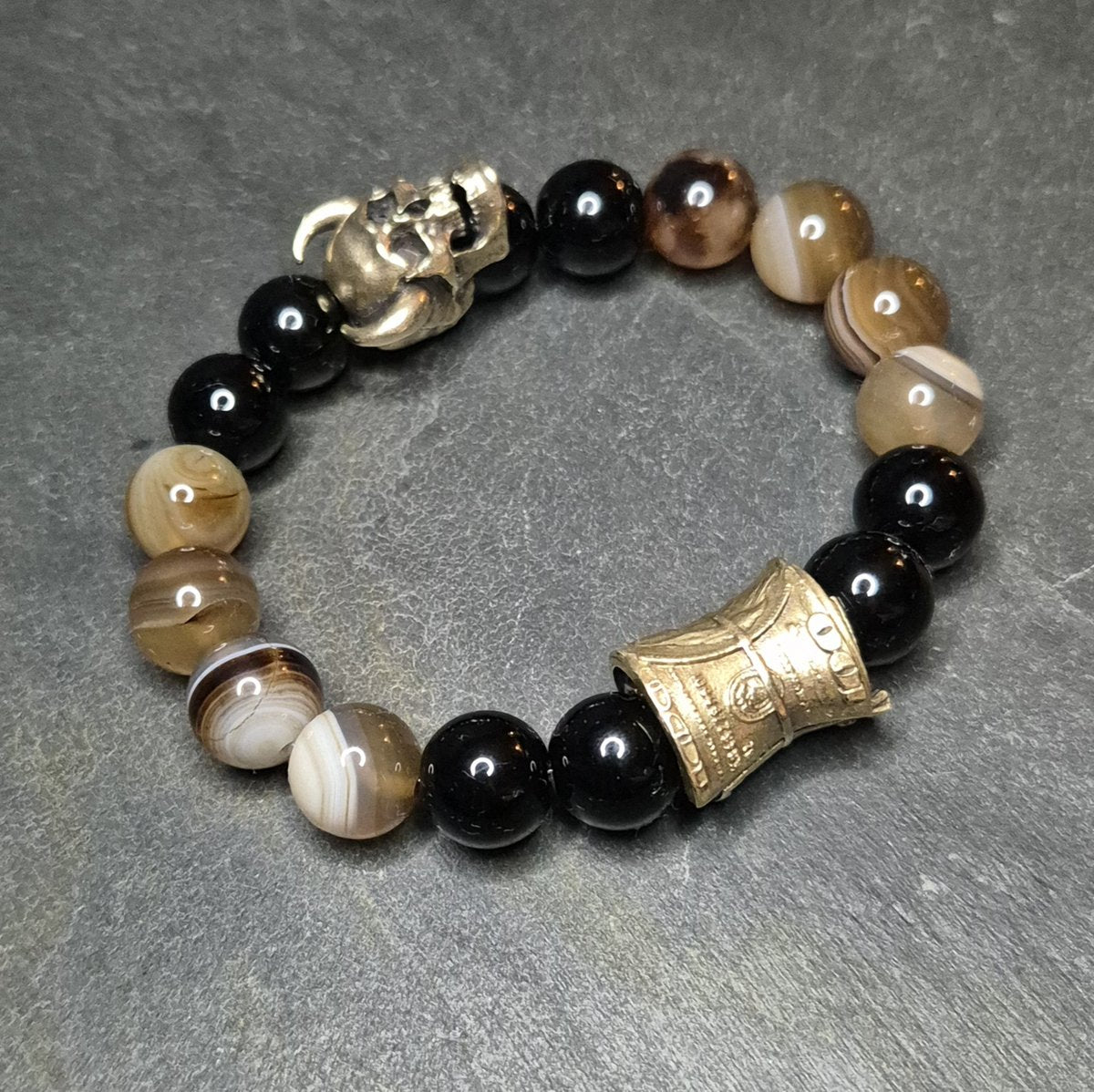 Luxus Herrenarmband gross, CASH DEVIL, Achat braun weiss gestreift, Onyx schwarz, handgefertigt in Deutschland