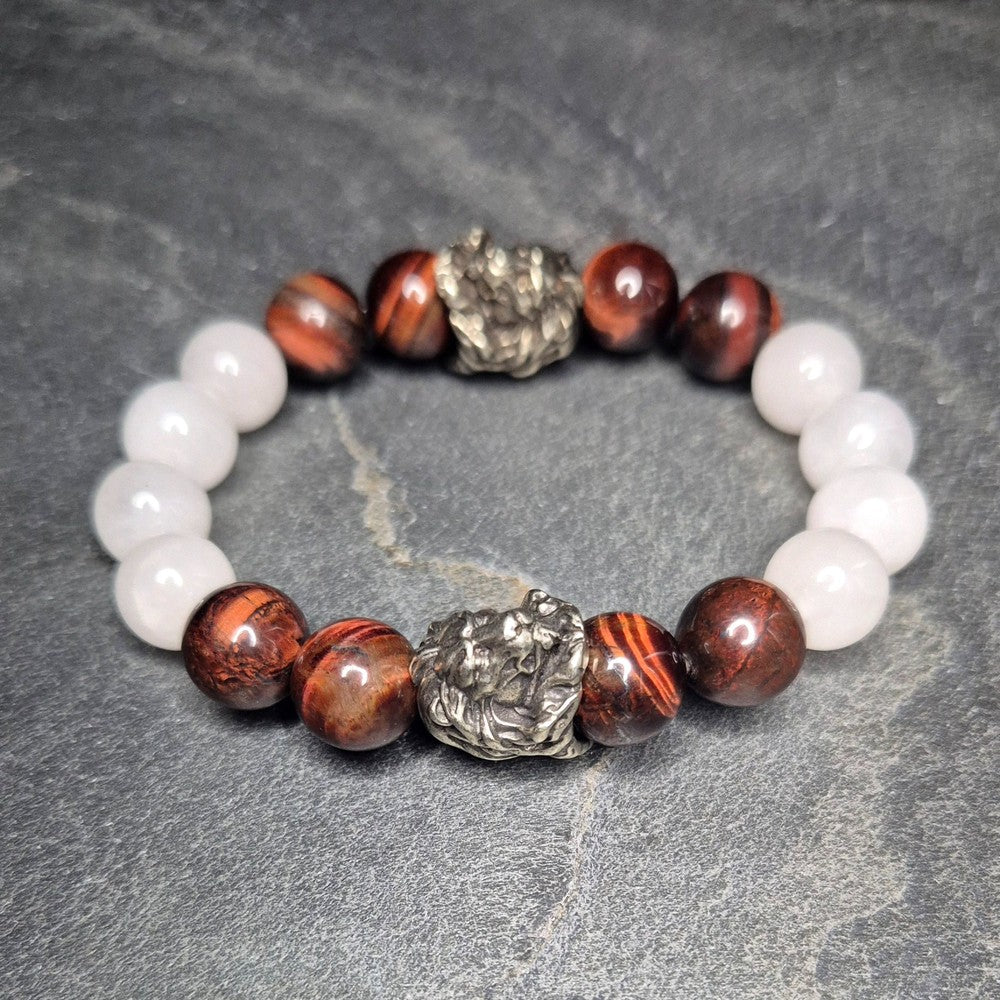 Großes Herrenarmband aus echten Steinen, 12mm Perlen, rotes Tigerauge und weißer Quarz, markantes Löwenelement