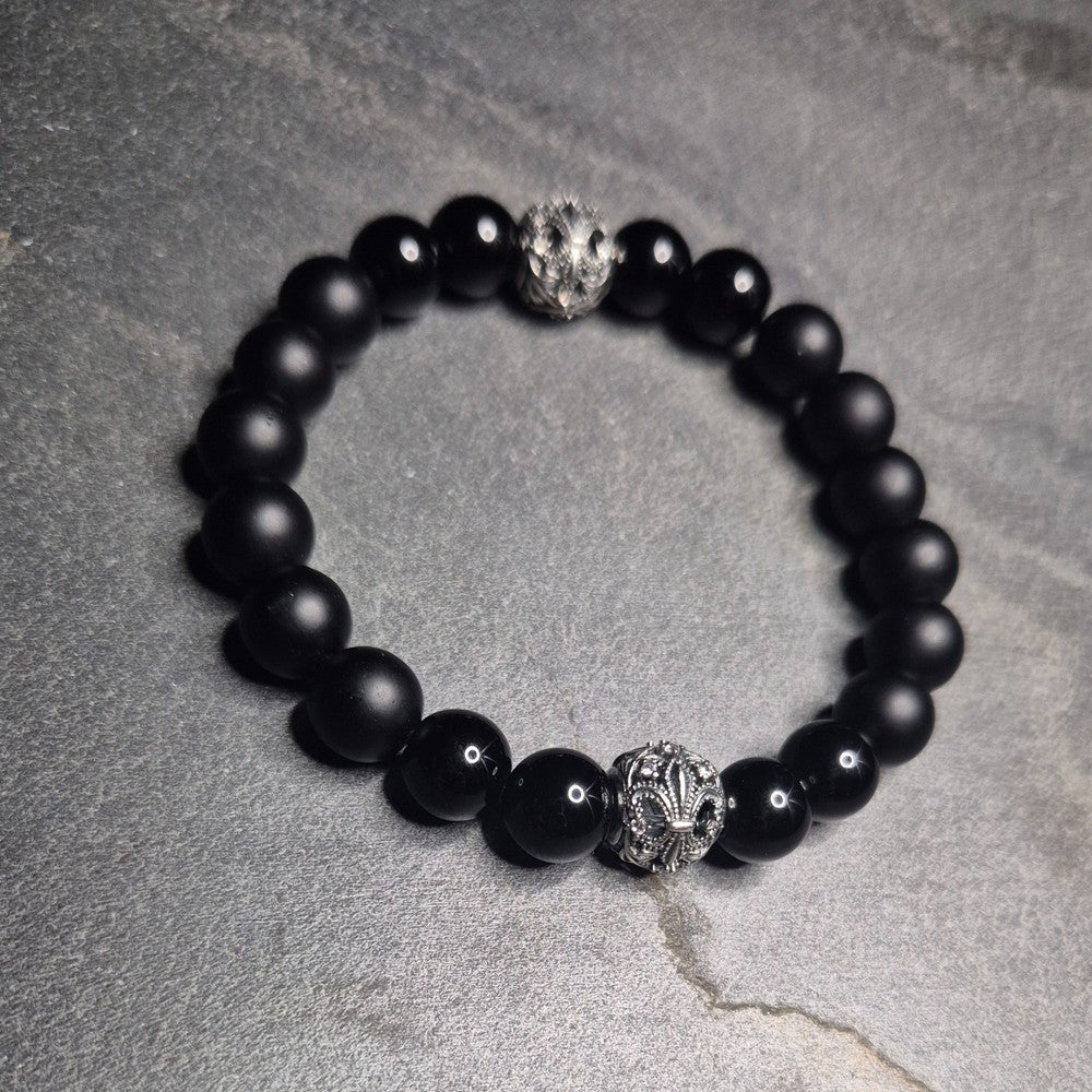 Markantes Männerarmband mit Onyxsteinen und silberner Wappenperle, Royal Guard Edition