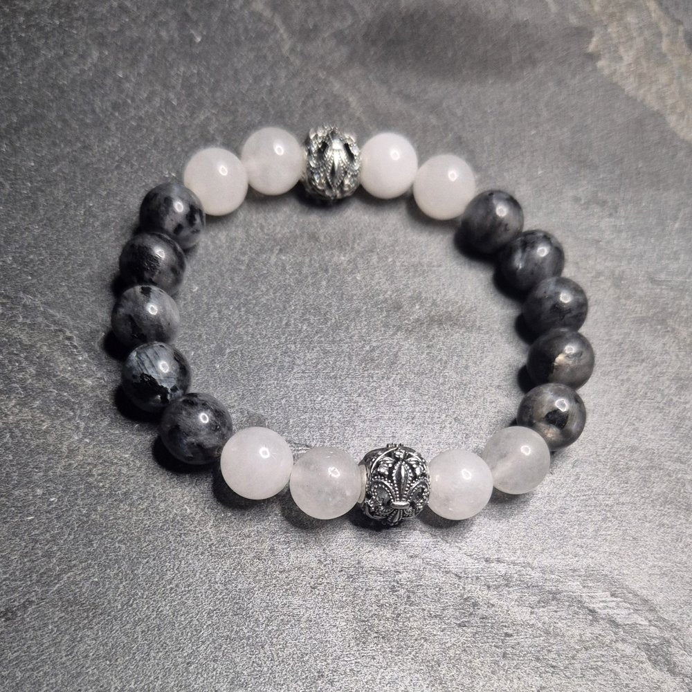 Silbernes Herrenarmband mit 10mm weißen Quarz- und Labradorit-Perlen, Royal Guard Design von SKULL ROYAL