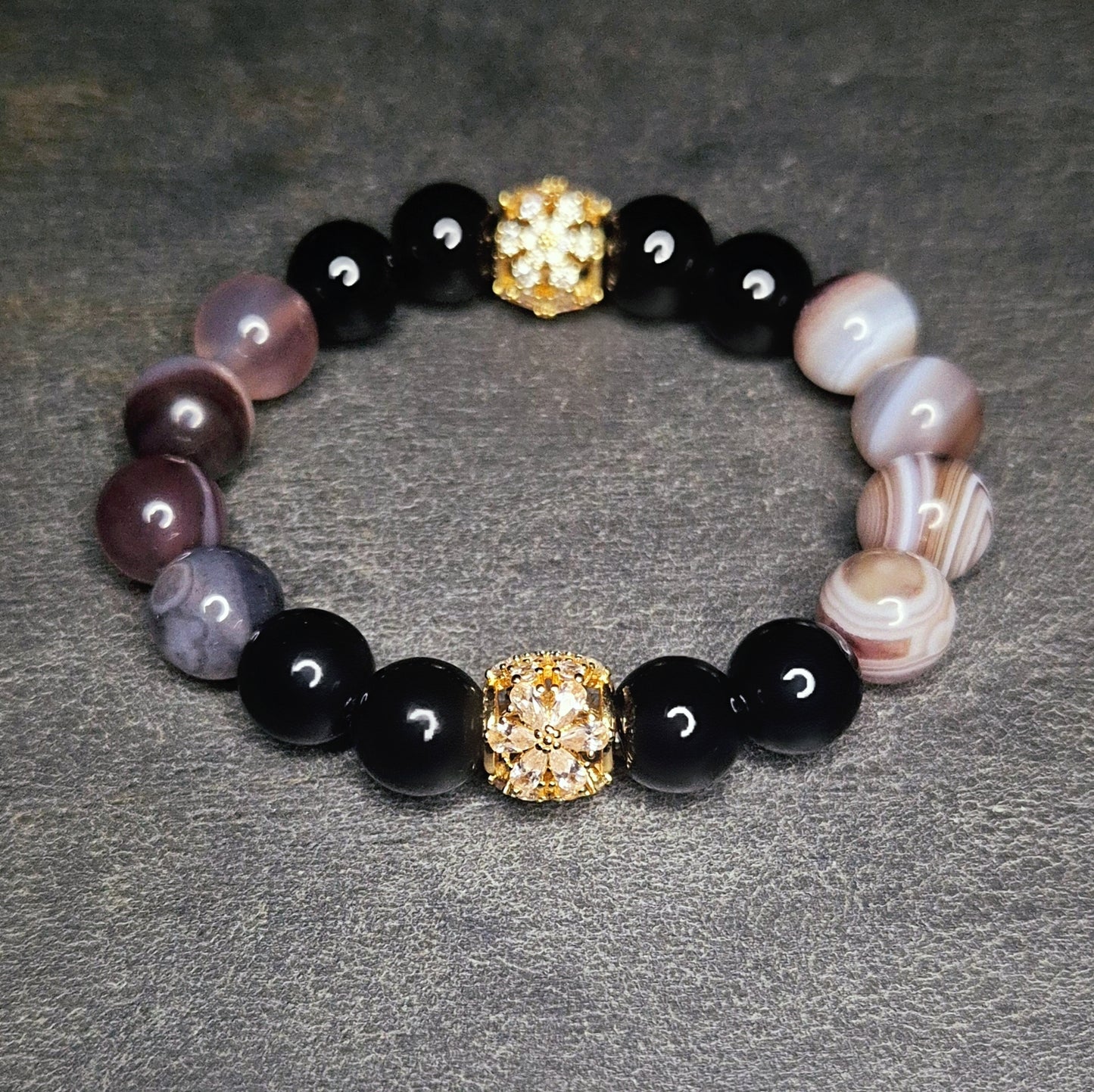 star duet p10 damenarmband mit botswana achat gebaendert und schwarzem onyx, 10mm, goldfarbene zirkonia elemente, handgefertigt in germany