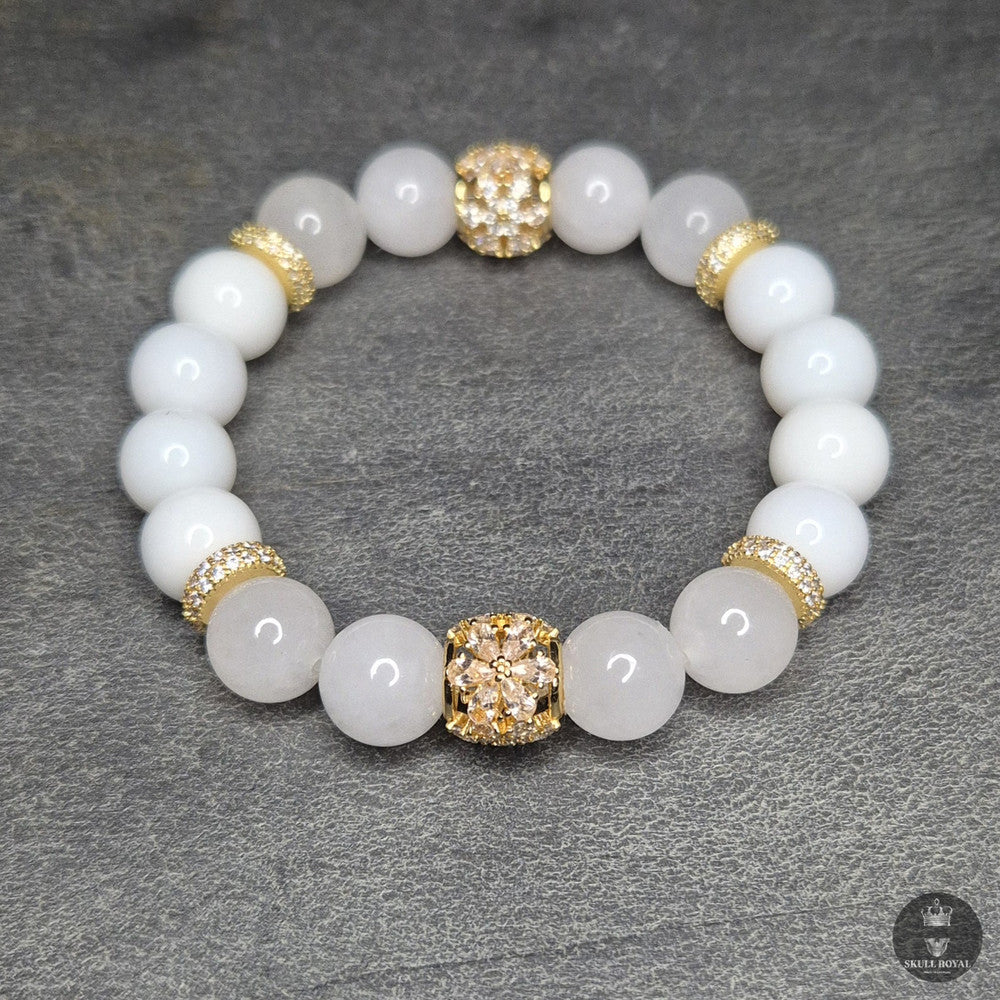 star duet royal p10 damenarmband aus weissem onyx und weissem quarz mit goldfarbenen elementen handgefertigt in deutschland
