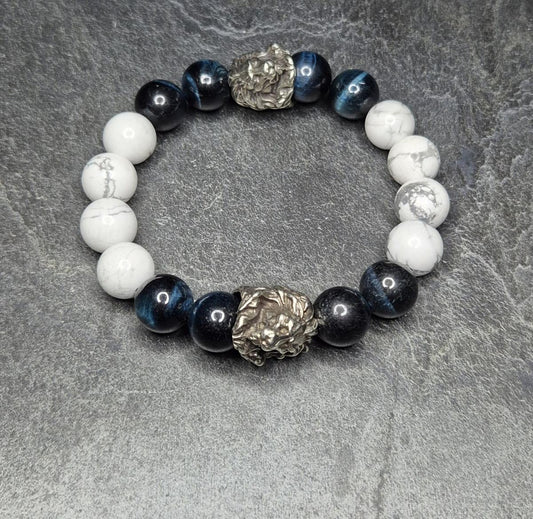 Herrenarmband aus marmoriertem Howlith & Falkenauge mit Löwenköpfen – limitiertes Power-Armband, Made in Germany.
