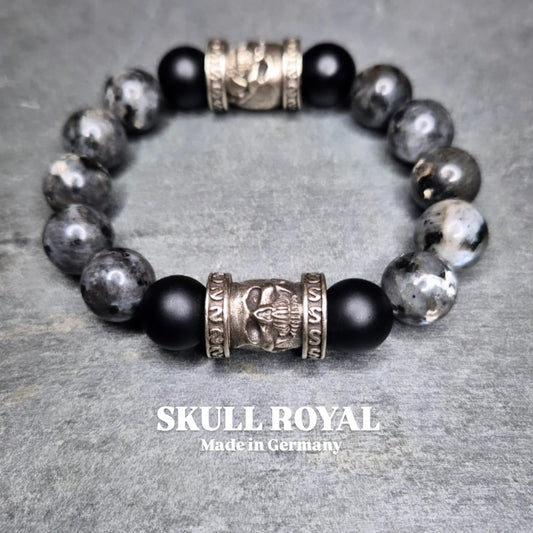 Herrenarmband mit Larvikit und mattschwarzem Onyx, silberne Totenkopf-Zwischenteile, grosses Perlenarmband, Made in Germany