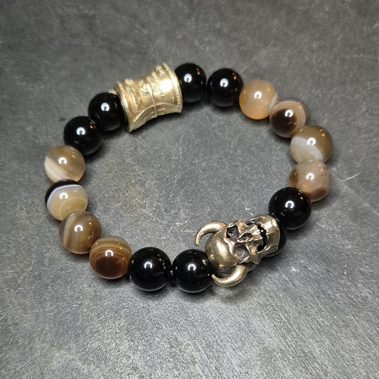 CASH DEVIL Armband fuer Herren, gebanderter Achat, polierter Onyx, goldfarbener Teufel, Geldrollen Design