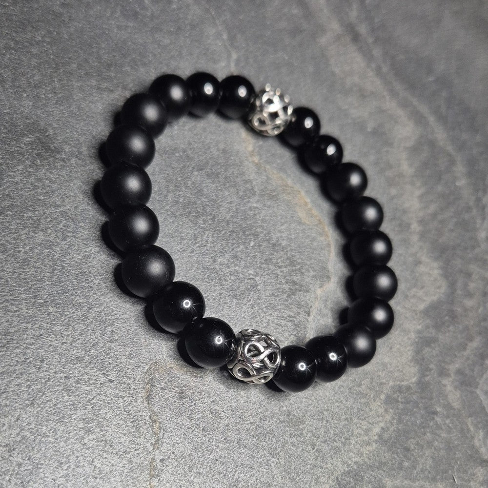 Handgefertigtes INFINITE ROYAL Armband aus 10mm Onyx mit Doppel-Unendlichkeits-Design, hergestellt in Deutschland