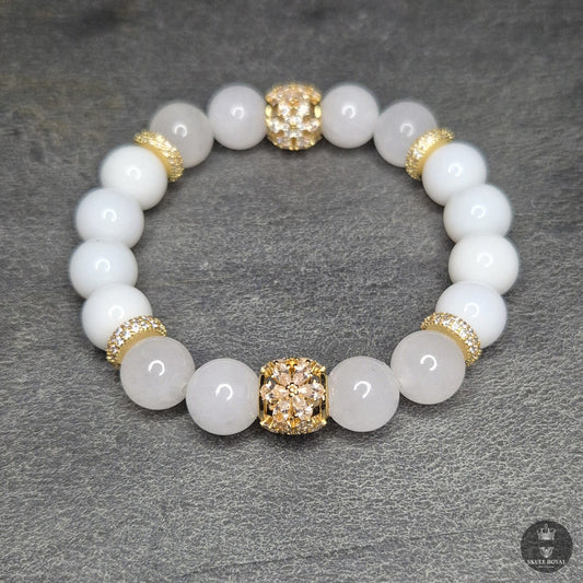 star duet royal p10 damenarmband aus weissem onyx und weissem quarz mit goldfarbenen elementen handgefertigt in deutschland